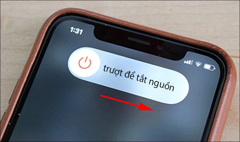 Kéo thanh trượt sang phải để tắt nguồn iPhone